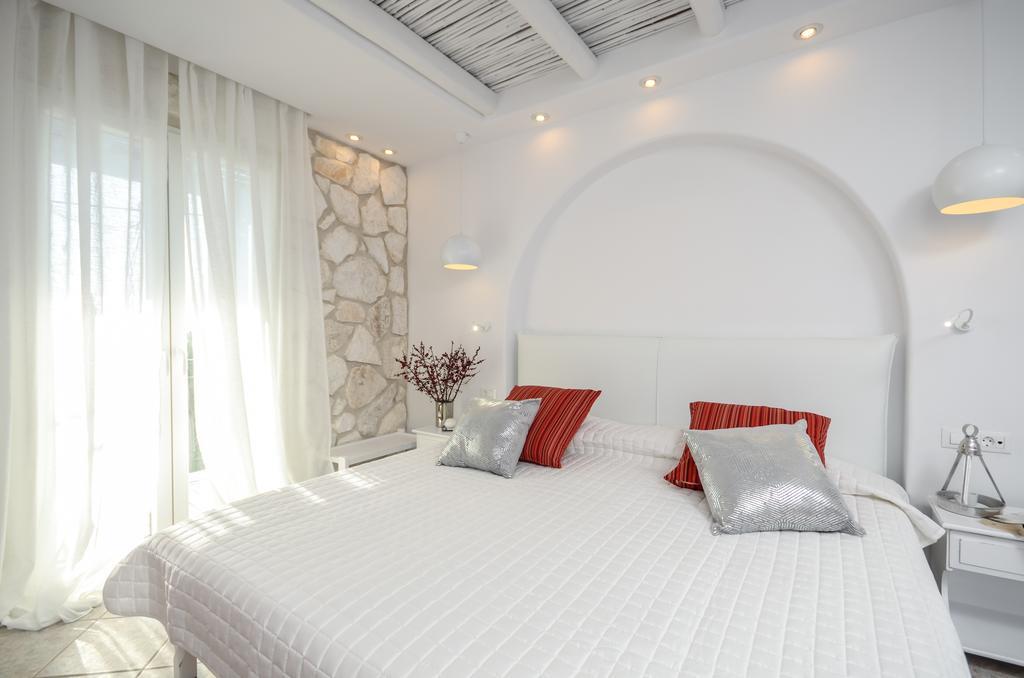 Naxos Evilion Luxury & *